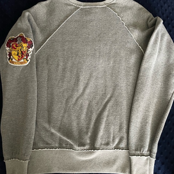 UNIVERSAL Studios - Harry Potter
Gryffindor Crewneck Sweatshirt - Women’s XS - Picture 4 of 7